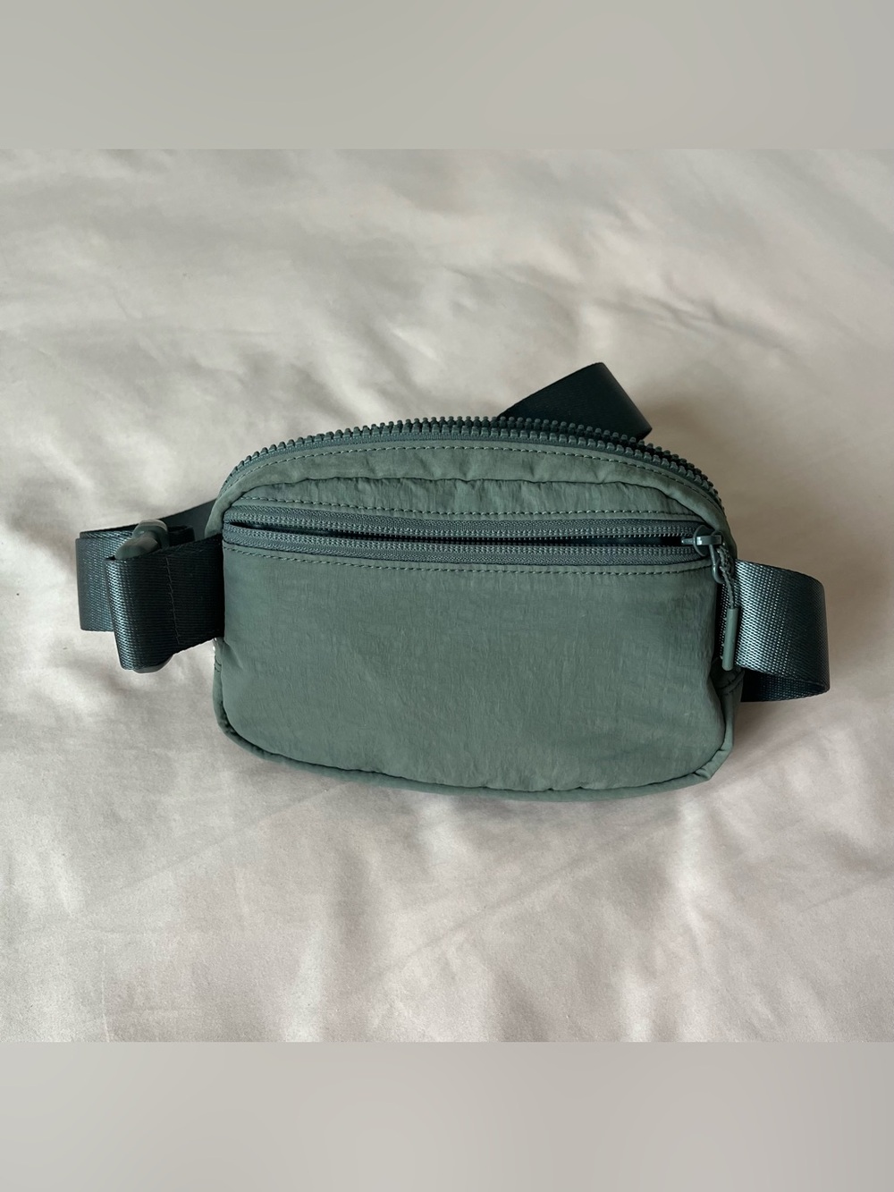 Lululemon Everywhere Belt Bag, Gray Sage - Picture 3 of 4